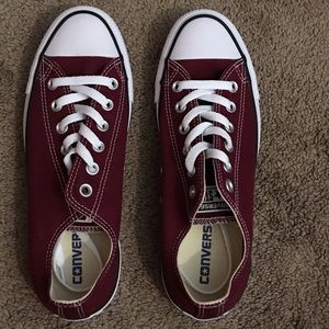 maroon converse size 9